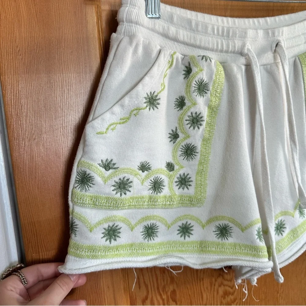 anthropologie marka embroidered pull on shorts